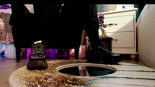 FeetVibe online show from 12-17-25, 08:53