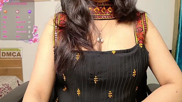 Snapshot of Punjabi_Queen1 chatting on 11-10-25, 04:17 Punjabi Queen1 online show from 11-10-25, 04:17