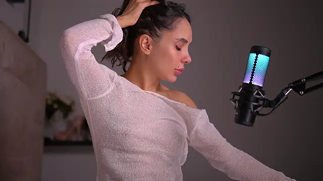 Snapshot of Mila_May_ chatting on 02-07-25, 05:40 Mila May online show from 02-07-25, 05:40