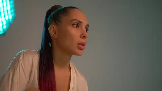 Snapshot of Mila_May_ chatting on 09-18-25, 06:21 Mila May online show from 09-18-25, 06:21