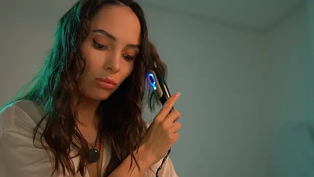 Snapshot of Mila_May_ chatting on 10-12-25, 07:29 Mila May online show from 10-12-25, 07:29