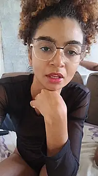 Snapshot of Emanuelle_manu chatting on 04-17-26, 04:10 Emanuelle manu online show from 04-17-26, 04:10