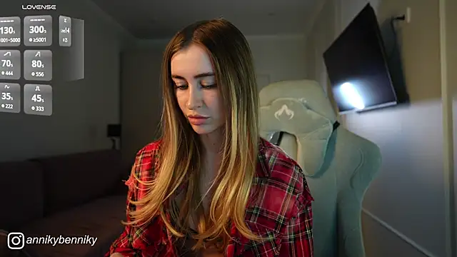 Coconutkittyy online show from 11-06-25, 07:59