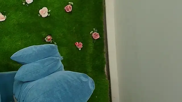 Huge Titties  online show from 11-28-25, 12:41