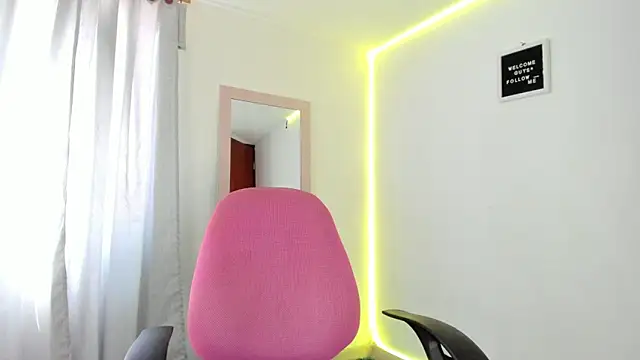 Snapshot of Anniie_grey chatting on 12-05-24, 04:12 Anniie grey online show from 12-05-24, 04:12