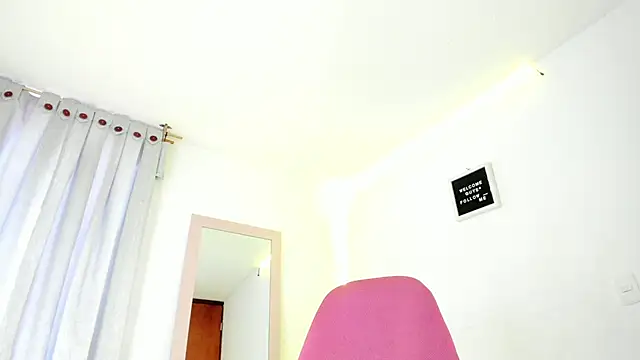 Snapshot of Anniie_grey chatting on 12-19-24, 10:21 Anniie grey online show from 12-19-24, 10:21