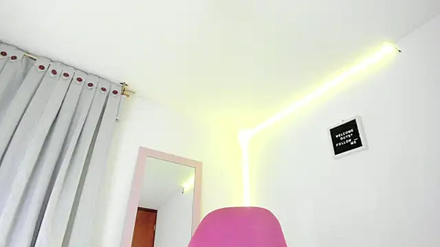 Snapshot of Anniie_grey chatting on 12-28-24, 02:22 Anniie grey online show from 12-28-24, 02:22