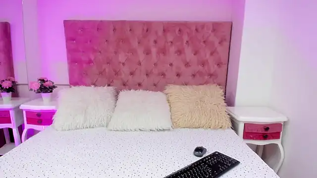 Snapshot of Anniie_grey chatting on 01-21-25, 07:50 Anniie grey online show from 01-21-25, 07:50