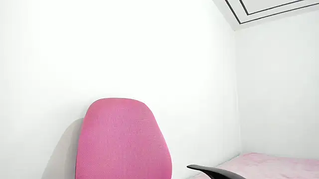 Snapshot of Anniie_grey chatting on 02-19-25, 09:25 Anniie grey online show from 02-19-25, 09:25