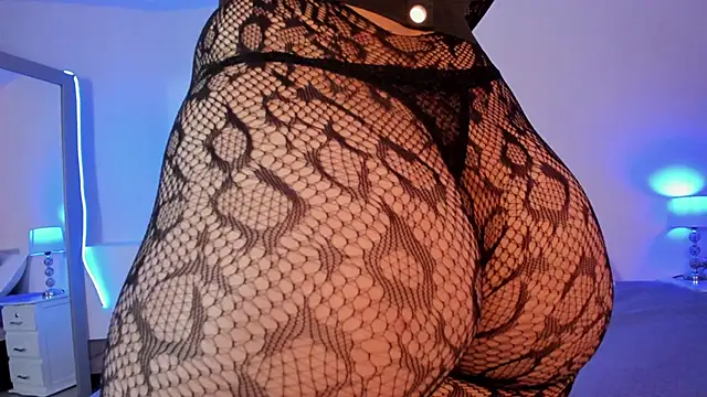 EstefaniaVelez  online show from 03-10-25, 03:30