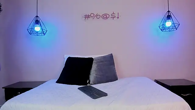 EstefaniaVelez  online show from 10-04-25, 12:58