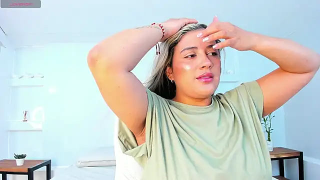 Snapshot of julietha_taylor chatting on 01-18-25, 02:47 julietha taylor online show from 01-18-25, 02:47