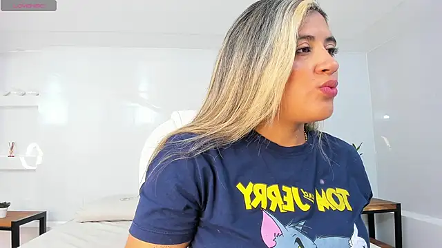 Snapshot of julietha_taylor chatting on 01-20-25, 03:15 julietha taylor online show from 01-20-25, 03:15