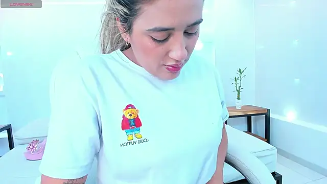 Snapshot of julietha_taylor chatting on 01-23-25, 02:12 julietha taylor online show from 01-23-25, 02:12