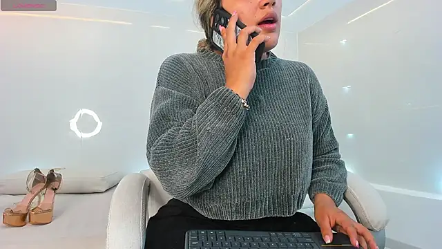 Snapshot of julietha_taylor chatting on 02-04-25, 02:28 julietha taylor online show from 02-04-25, 02:28