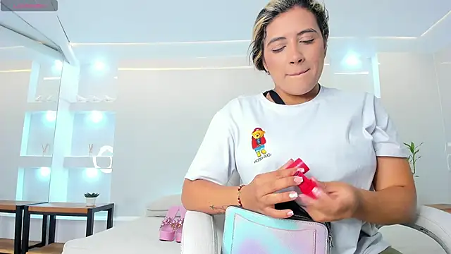 Snapshot of julietha_taylor chatting on 02-22-25, 01:44 julietha taylor online show from 02-22-25, 01:44