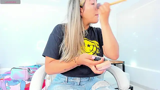 Snapshot of julietha_taylor chatting on 02-24-25, 02:19 julietha taylor online show from 02-24-25, 02:19