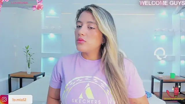 Snapshot of julietha_taylor chatting on 03-19-25, 01:54 julietha taylor online show from 03-19-25, 01:54