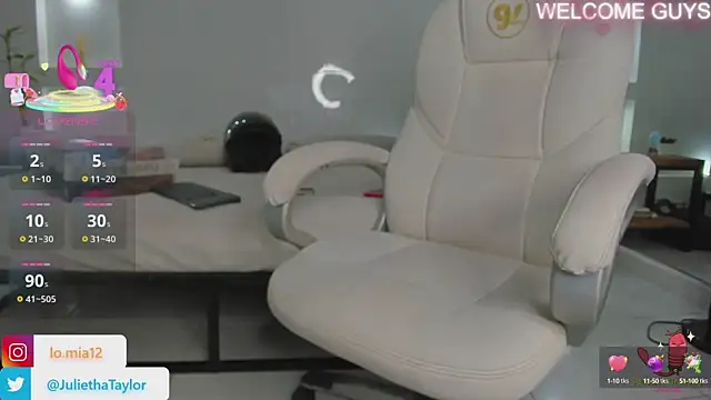 Snapshot of julietha_taylor chatting on 09-26-25, 03:10 julietha taylor online show from 09-26-25, 03:10