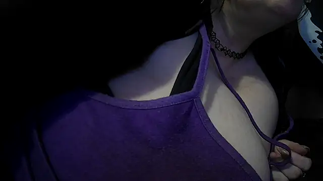 Snapshot of Alli_Kat chatting on 12-21-25, 02:35 Alli Kat online show from 12-21-25, 02:35