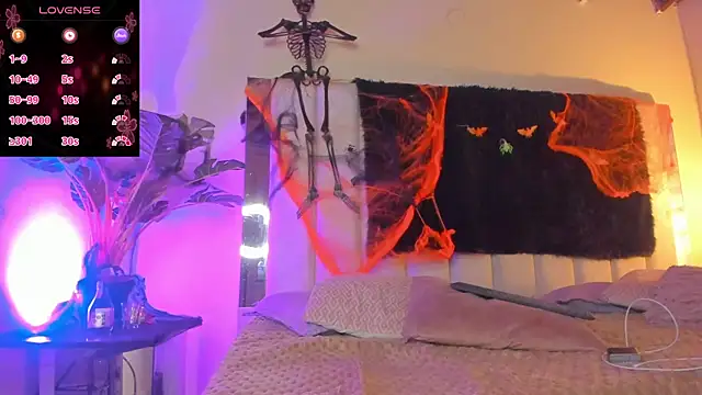 lil hanna18 online show from 10-31-25, 08:10