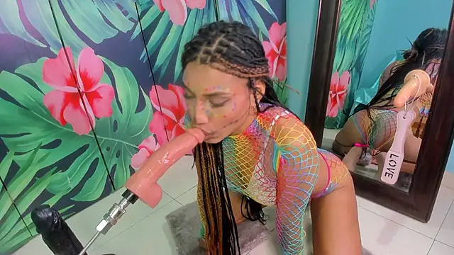 Snapshot of Mieldeluna chatting on 10-17-25, 06:16 Mieldeluna online show from 10-17-25, 06:16