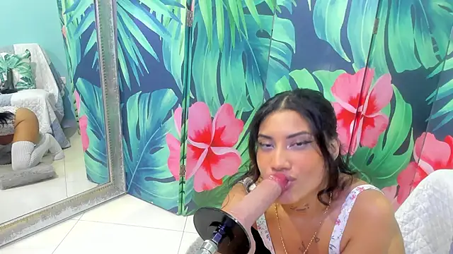 Snapshot of Mieldeluna chatting on 02-18-26, 05:58 Mieldeluna online show from 02-18-26, 05:58