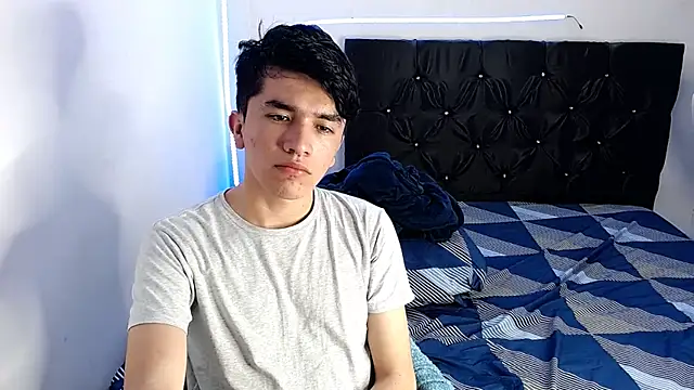 Snapshot of benji_hoter chatting on 01-27-25, 09:22 benji hoter online show from 01-27-25, 09:22