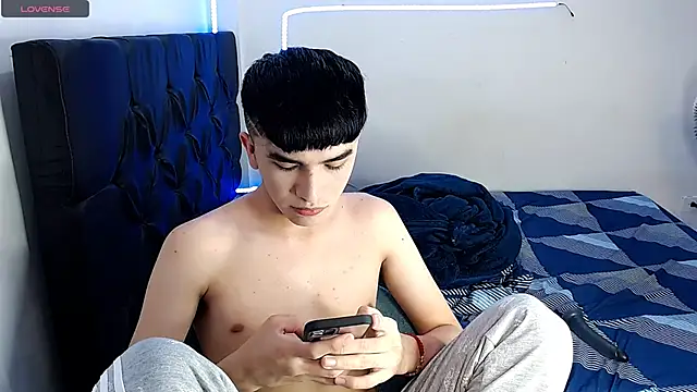 Snapshot of benji_hoter chatting on 02-28-25, 07:03 benji hoter online show from 02-28-25, 07:03