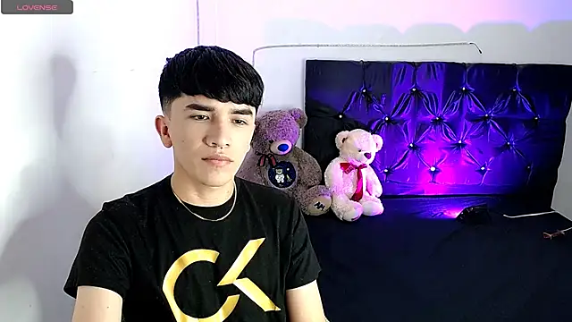 Snapshot of benji_hoter chatting on 10-01-25, 10:27 benji hoter online show from 10-01-25, 10:27