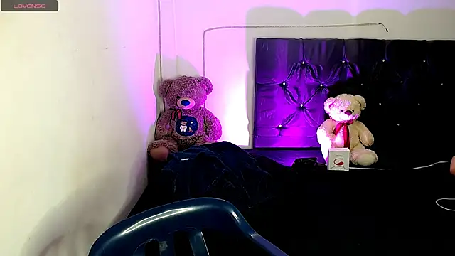 Snapshot of benji_hoter chatting on 10-11-25, 03:10 benji hoter online show from 10-11-25, 03:10