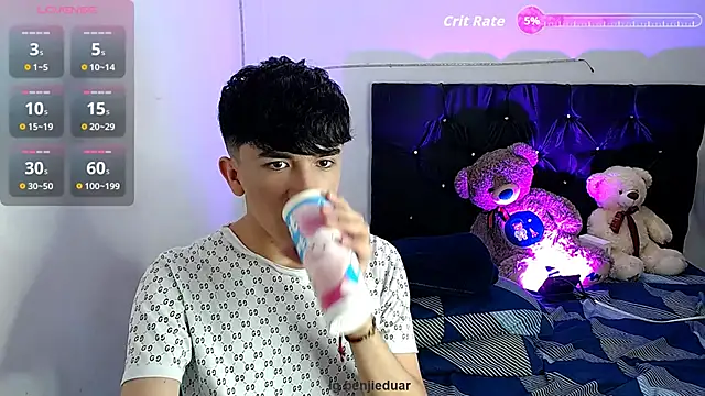 Snapshot of benji_hoter chatting on 10-23-25, 06:28 benji hoter online show from 10-23-25, 06:28