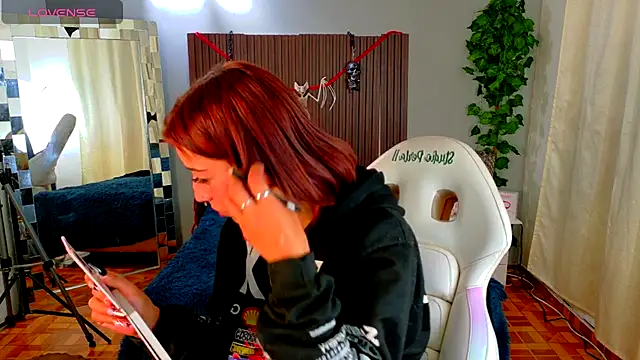 Snapshot of Scarllett_BDSM chatting on 10-27-25, 10:25 Scarllett BDSM online show from 10-27-25, 10:25