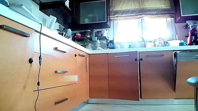 Kalia Cross online show from 10-24-25, 01:18