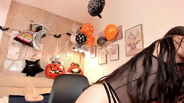 Snapshot of Eliz_jane chatting on 10-25-25, 12:56 Eliz jane online show from 10-25-25, 12:56