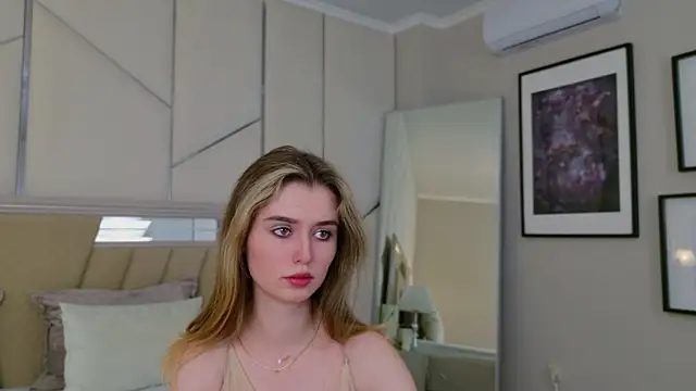 Snapshot of MarybethSnow chatting on 01-18-25, 04:10 MarybethSnow online show from 01-18-25, 04:10