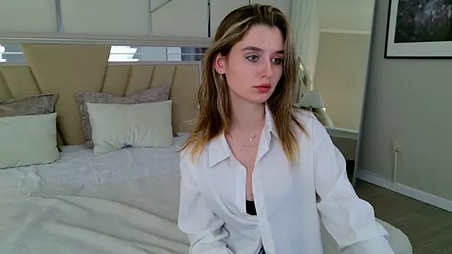 Snapshot of MarybethSnow chatting on 01-20-25, 07:35 MarybethSnow online show from 01-20-25, 07:35