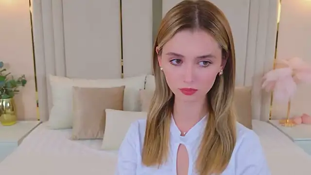 Snapshot of MarybethSnow chatting on 09-17-25, 05:14 MarybethSnow online show from 09-17-25, 05:14