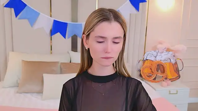 Snapshot of MarybethSnow chatting on 09-26-25, 05:06 MarybethSnow online show from 09-26-25, 05:06