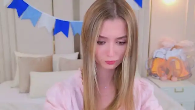 Snapshot of MarybethSnow chatting on 09-29-25, 05:07 MarybethSnow online show from 09-29-25, 05:07