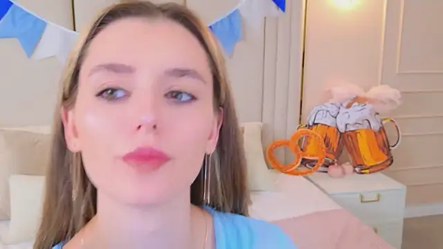 Snapshot of MarybethSnow chatting on 10-04-25, 05:11 MarybethSnow online show from 10-04-25, 05:11