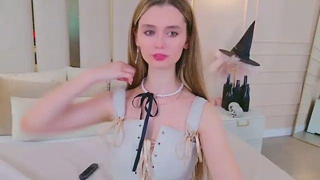 Snapshot of MarybethSnow chatting on 10-24-25, 05:20 MarybethSnow online show from 10-24-25, 05:20