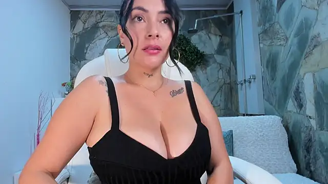 anniemayerx  online show from 01-10-25, 03:37