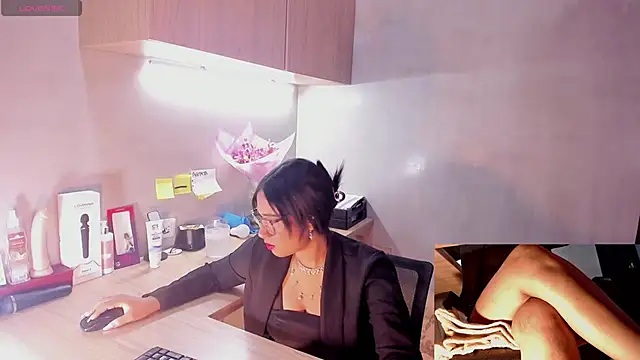 Snapshot of Laurentdupont04 chatting on 02-24-25, 03:23 Laurentdupont04 online show from 02-24-25, 03:23