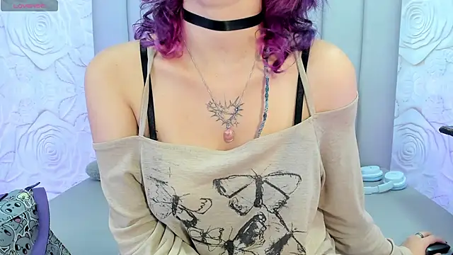 AlexaFoxy18 online show from 05-07-26, 06:30