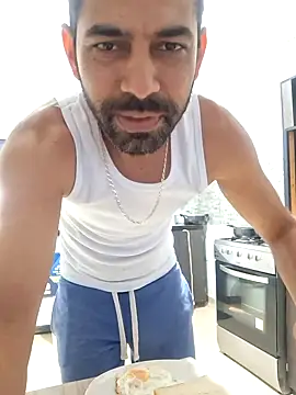 Snapshot of Alsaud1106 chatting on 02-11-25, 02:02 Alsaud1106 online show from 02-11-25, 02:02