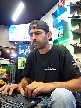 Snapshot of Alsaud1106 chatting on 02-21-25, 09:43 Alsaud1106 online show from 02-21-25, 09:43