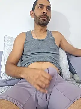 Snapshot of Alsaud1106 chatting on 03-13-25, 06:48 Alsaud1106 online show from 03-13-25, 06:48