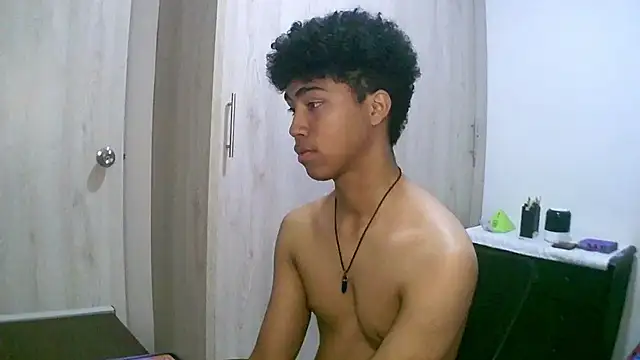 Snapshot of sexy_diamante_ chatting on 09-26-25, 09:52 sexy diamante online show from 09-26-25, 09:52