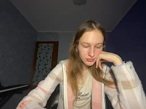 Snapshot of Eva_Angel3 chatting on 02-08-25, 04:14 Eva Angel3 online show from 02-08-25, 04:14